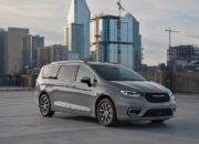 2025 Chrysler Pacifica Hybrid Review – Only PHEV Minivan